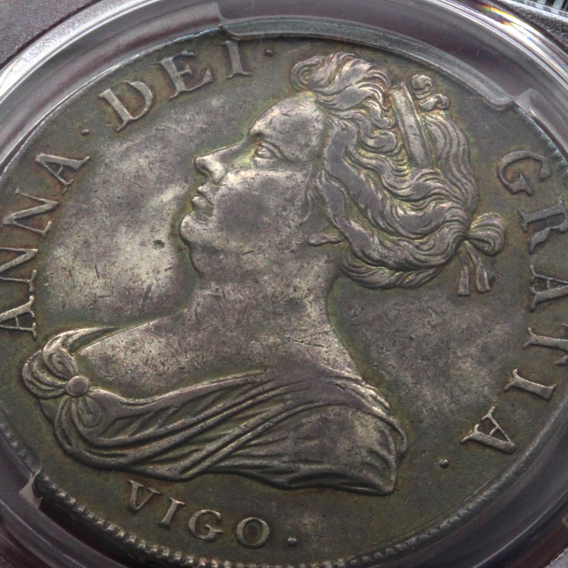 イギリス　1703年クラウン銀貨　アン女王VIGO　AU53